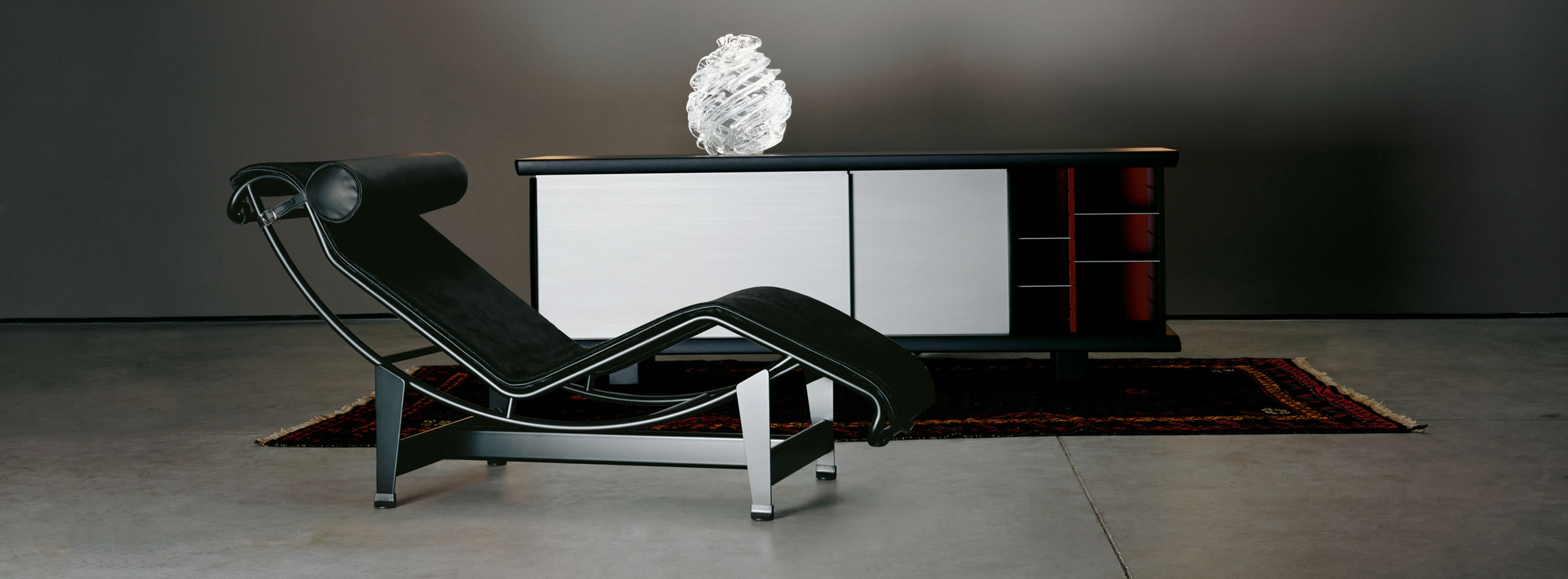 LC4 Le Corbusier Cassina - Black Leather