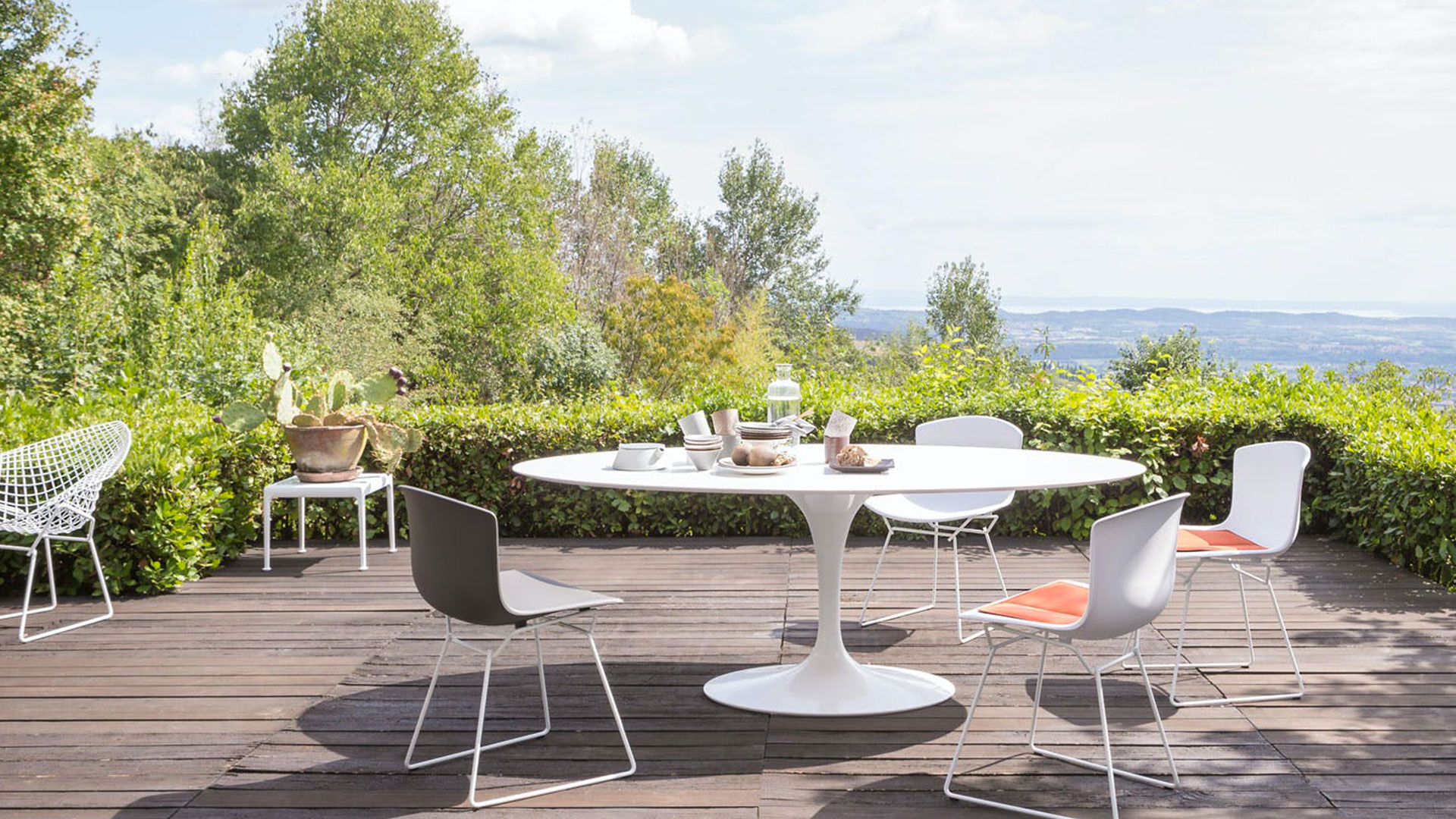 Saarinen Outdoor KNOLL INTERNATIONAL Saarinen Outdoor KNOLL INTERNATIONAL