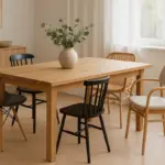 Quali sedie abbinare a un tavolo in legno naturale? Le combinazioni che seguono le tendenze ma durano nel tempo