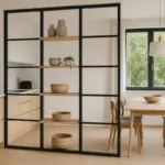 Cosa posizionare tra cucina e sala da pranzo? Soluzioni divisorie che non bloccano la luce e aumentano la praticità