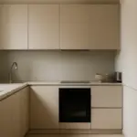 Ante laccate opache in cucina piccola: perché cambiano la percezione della profondità